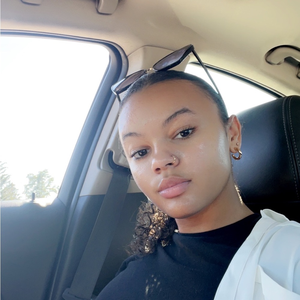 Meet your Posher, Amirah